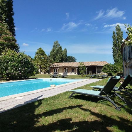 Au Petit Grain Bed & Breakfast Coutures  ภายนอก รูปภาพ