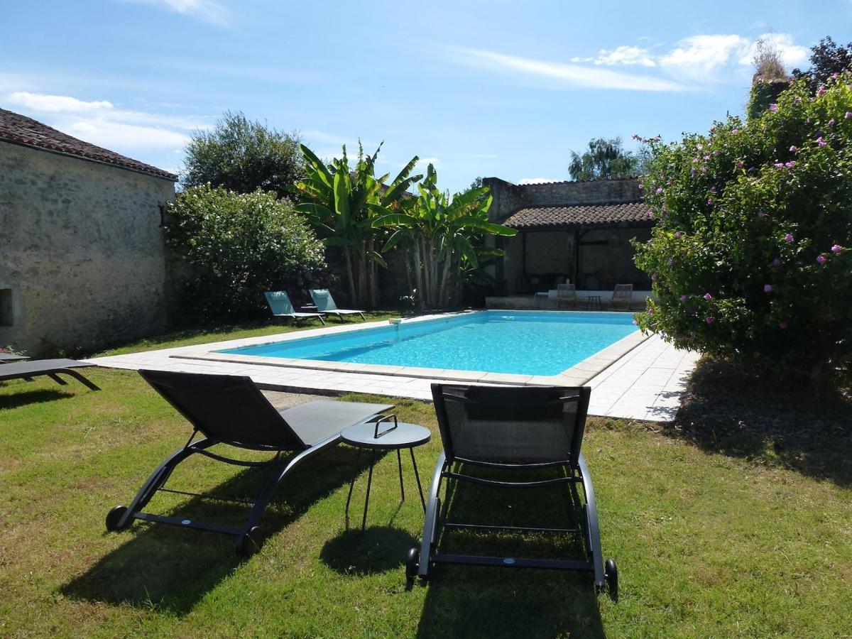 Au Petit Grain Bed & Breakfast Coutures  ภายนอก รูปภาพ